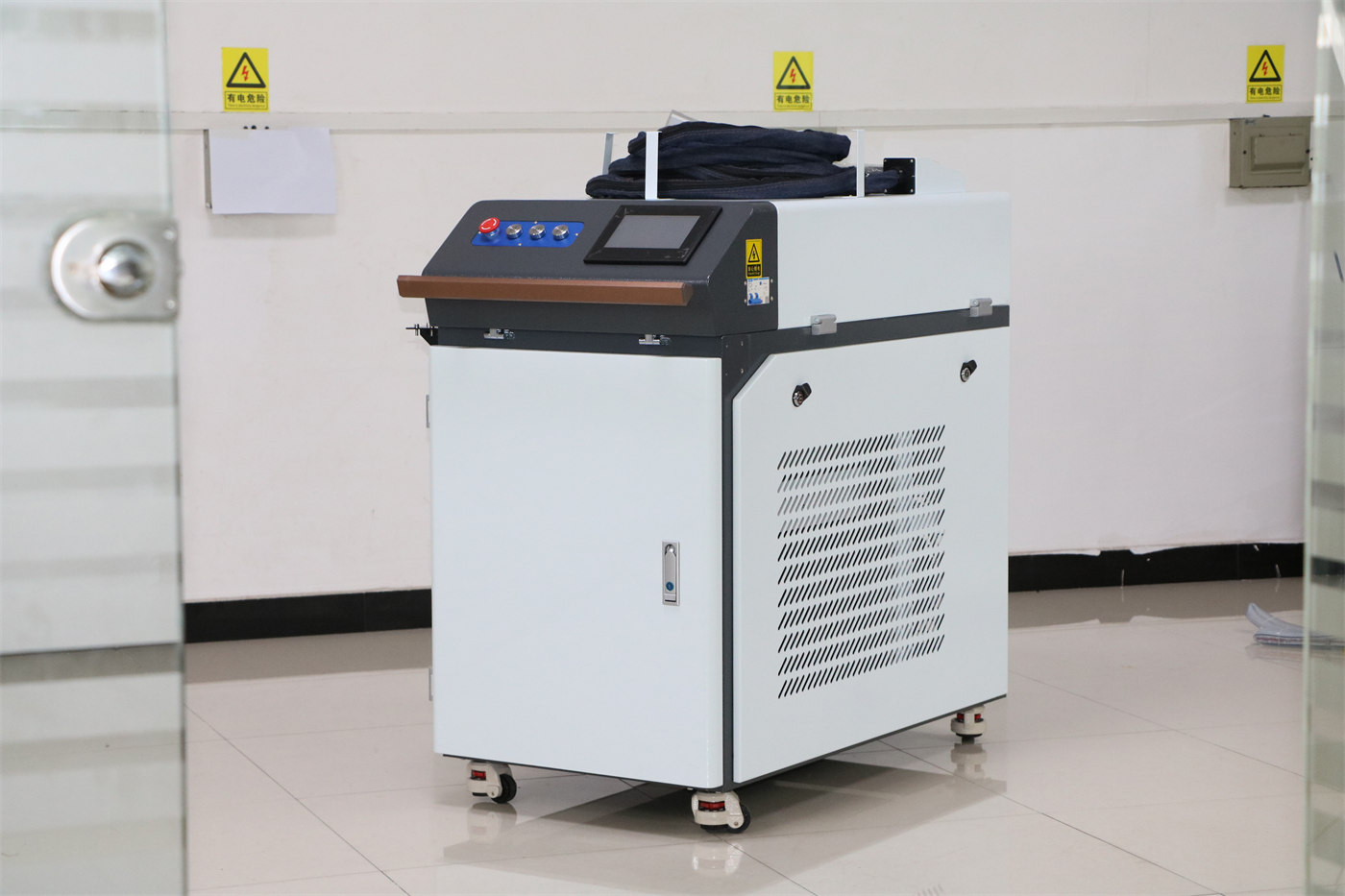 Handheld Fiber Laser Welder 1000w 15000w 2000w 3000w For Sale